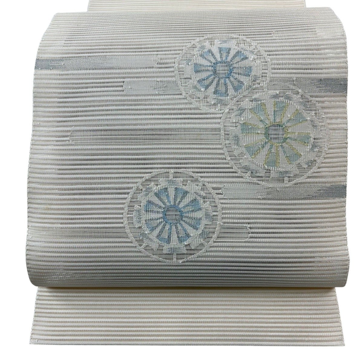 名古屋帯 絹 絽 夏用 白色ｘシルバーｘグレーｘ薄青色 芯入り 刺繍入り 箔入り 菊に萩模様 お太鼓柄 名古屋仕立て 着物帯 長さ353cm 【キモノオフ野々市若松店】 名古屋帯 秀品 夏帯 絽 八寸名古屋帯 松葉仕立て 霞 金銀糸 クリーム