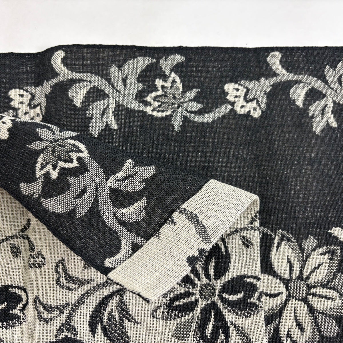 名古屋帯 名品 八寸名古屋帯 トンネル仕立て 花唐草 灰白 正絹｜中古