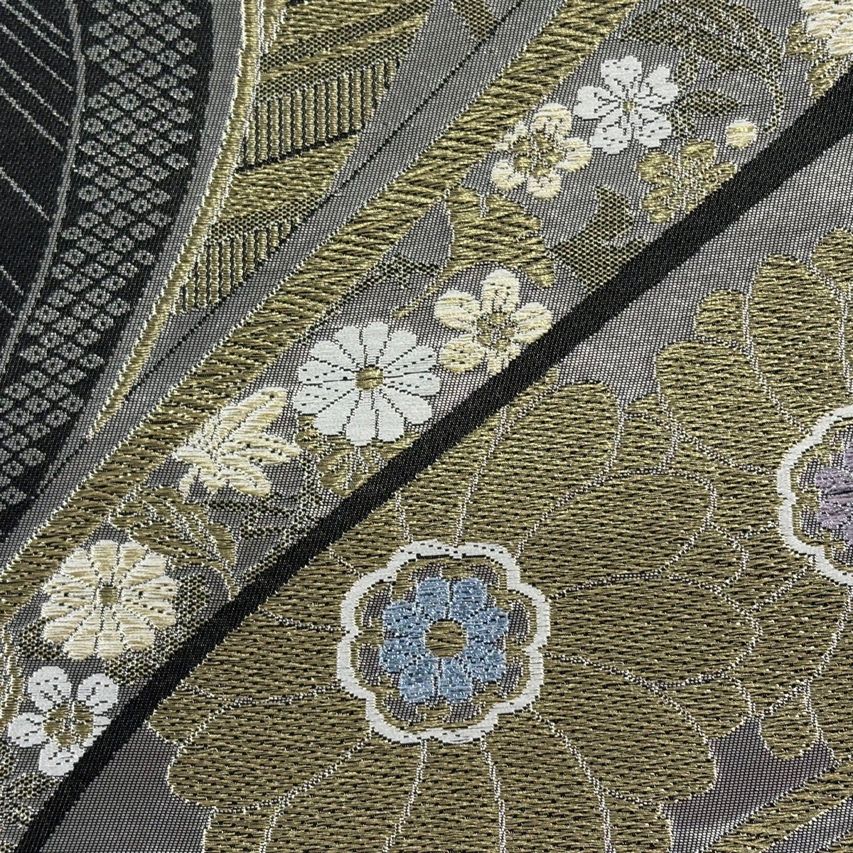 美品】 袋帯 秀品 草花 矢羽 唐織 金糸 墨色 六通 正絹｜中古・古着
