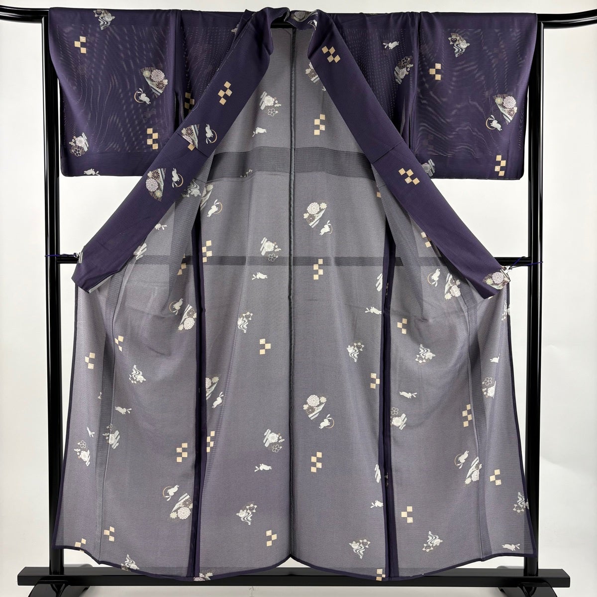 美品】 小紋 身丈156cm 裄丈66cm M 薄物 うさぎ 梅 紫 正絹 秀品｜中古