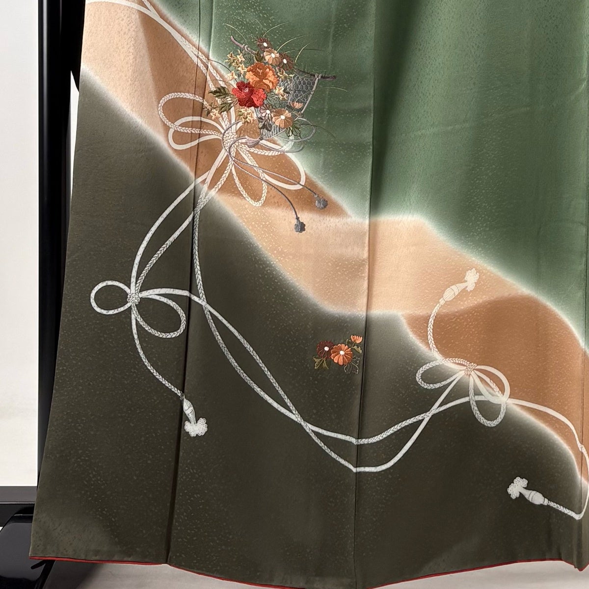 美品】 振袖 身丈165cm 裄丈67cm M 袷 落款あり 花束 組紐 刺繍
