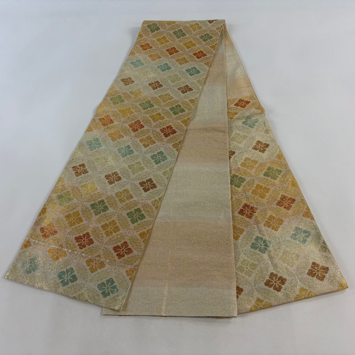 美品】 袋帯 逸品 桝屋高尾 落款あり ねん金綴錦 藤七宝花菱 金糸 箔