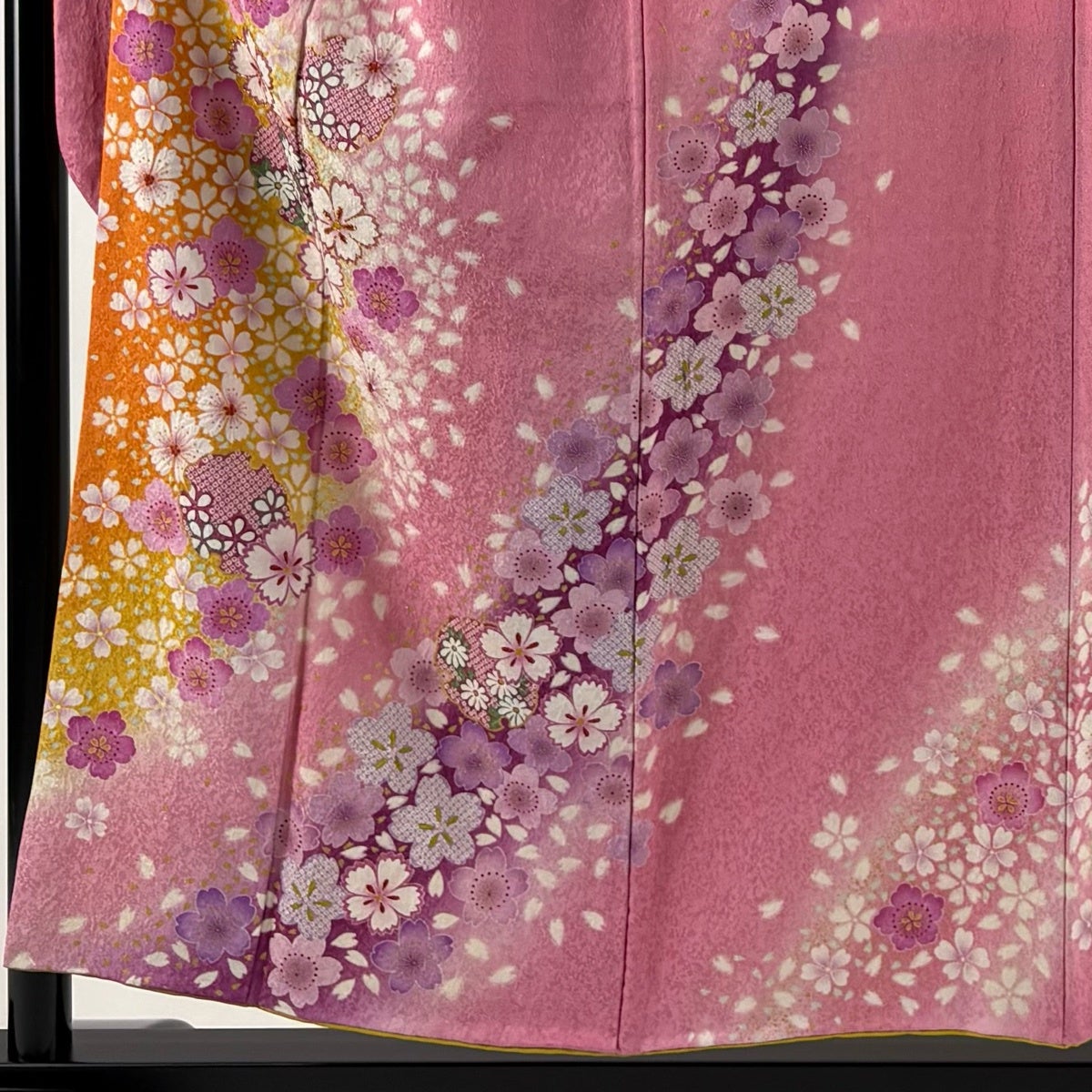 美品】 振袖 身丈154.5cm 裄丈65cm M 袷 桜 雪輪 金通し 金彩 ピンク