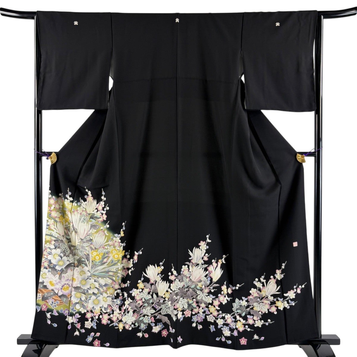 黒留袖 身丈159.5cm 裄丈64.5cm M 袷 落款あり 菊 枝梅 ぼかし 黒 正絹