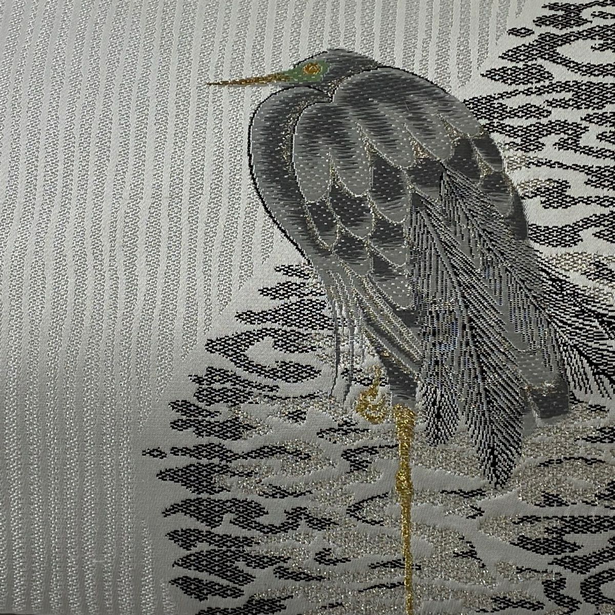 袋帯 逸品 菅有鬼一 落款あり やまと 鷺 霞 刺繍 金銀糸 灰白 お太鼓柄
