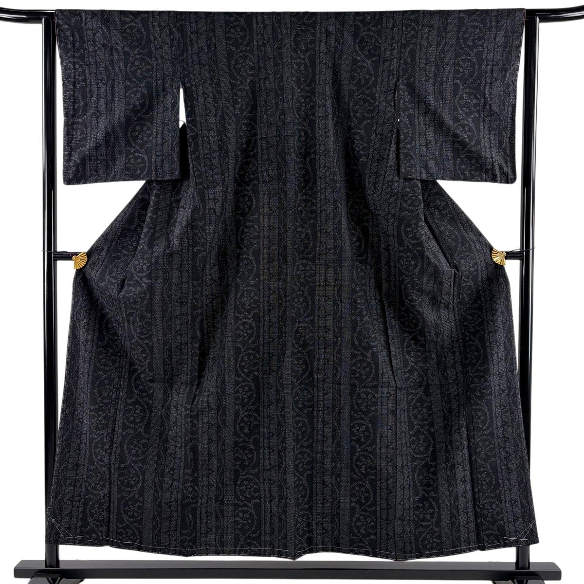 【美品】 紬 身丈161cm 裄丈67cm 正絹 名品 【中古】 美品】 小紋 身丈161cm 裄丈65.5cm M 袷 紬地 幾何学 絞り 紺色 正絹
