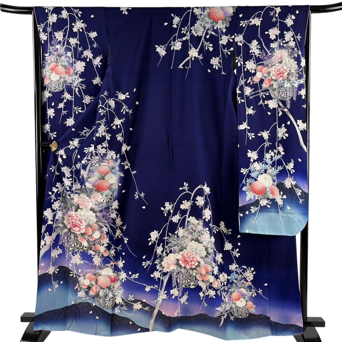 藤柄 銀彩 駒刺繍 振袖 正絹 紺青 身丈156 裄63 袖丈109 振袖 身丈164cm 裄丈64cm M 袷 花車 桜 金銀彩 ぼかし 青紫 正絹 秀品