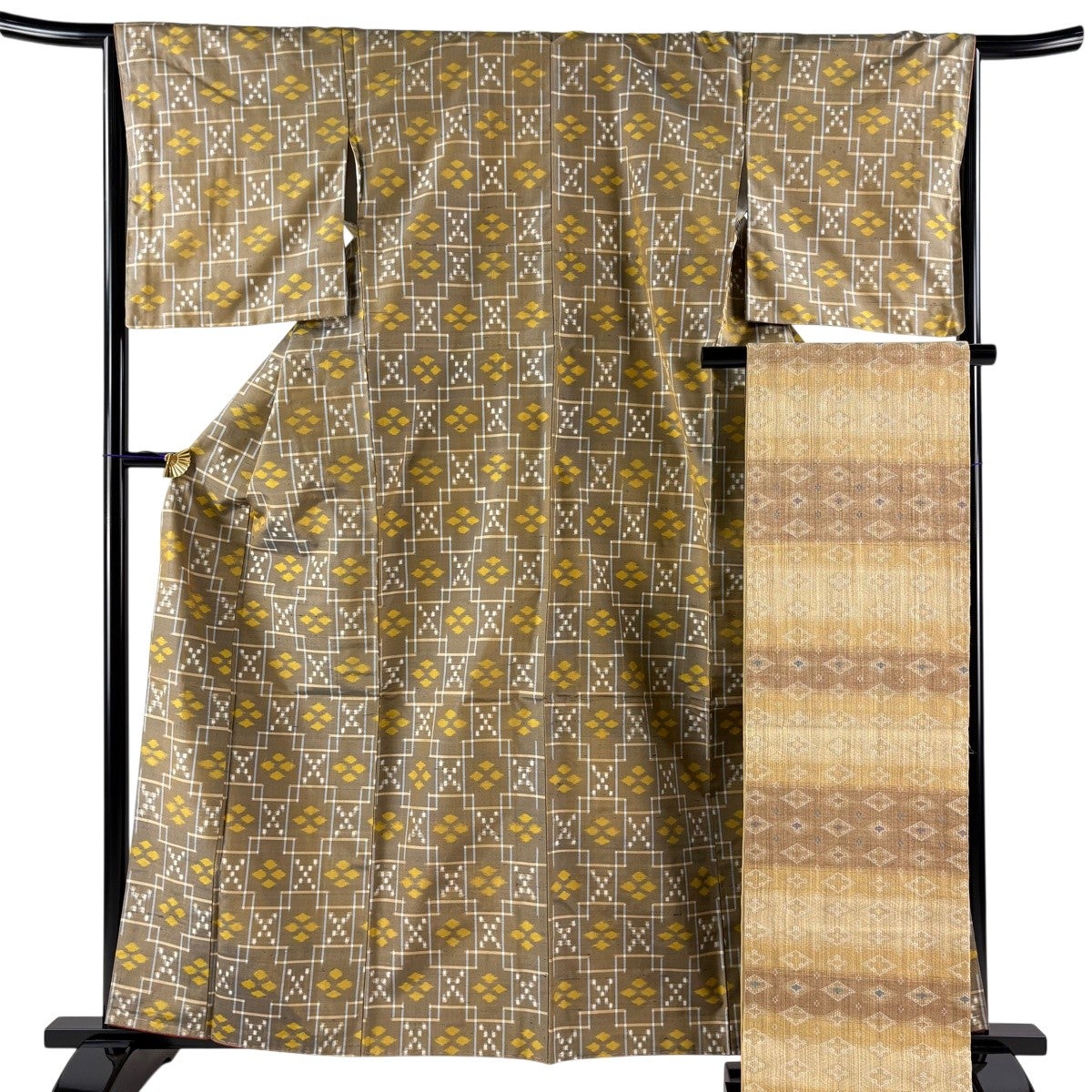 紬 身丈160.5cm 裄丈63cm 正絹 秀品 【中古】 紬 身丈160cm 裄丈63cm S 袷 ぼかし柄 茶緑色 正絹 秀品｜中古・古着