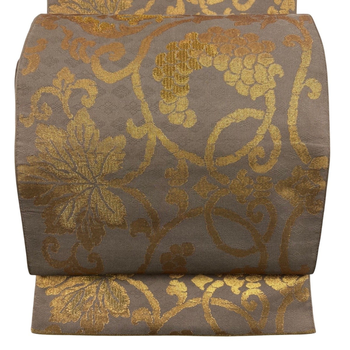 美品】 袋帯 秀品 華文 葡萄唐草 銀糸 箔 金色 お太鼓柄 正絹｜中古