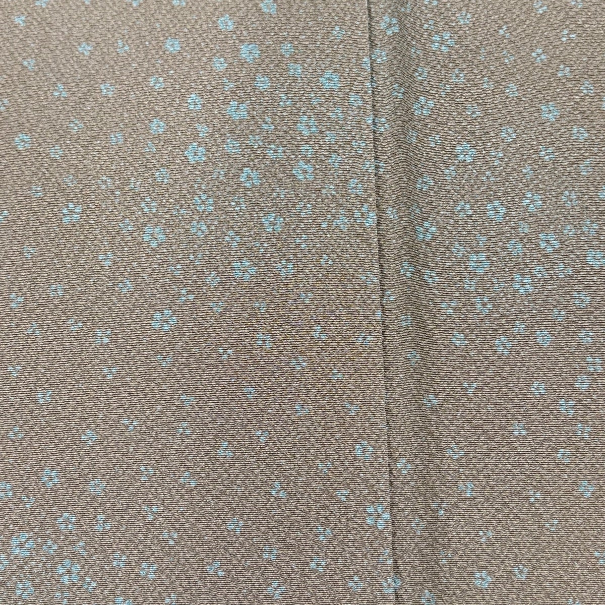小紋 美品 名品 身丈157cm 裄丈66.5cm 正絹 【中古】 30%OFF 小紋 身丈157cm 裄丈63.5cm S 袷 小花 茶緑色 正絹 名品 K30