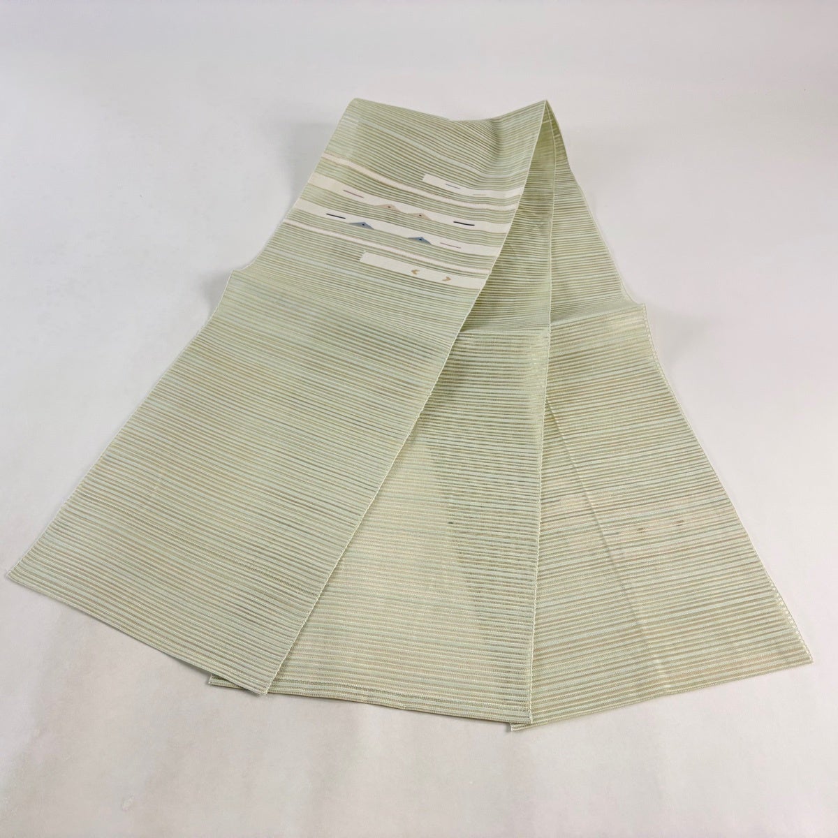 夏帯 名古屋帯 絽 抽象横縞模様 薄青磁色 金銀糸 O-5370 夏帯] 夏名古屋帯 渦巻き金魚 (麻/薄灰色) 麻 リネン 日本製 名古屋帯