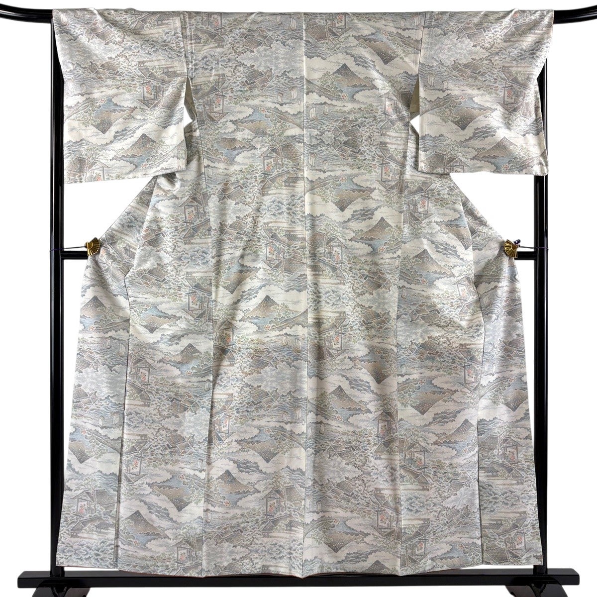 美品】 紬 身丈158.5cm 裄丈67.5cm L 袷 雲文 家屋 灰白 正絹 優品