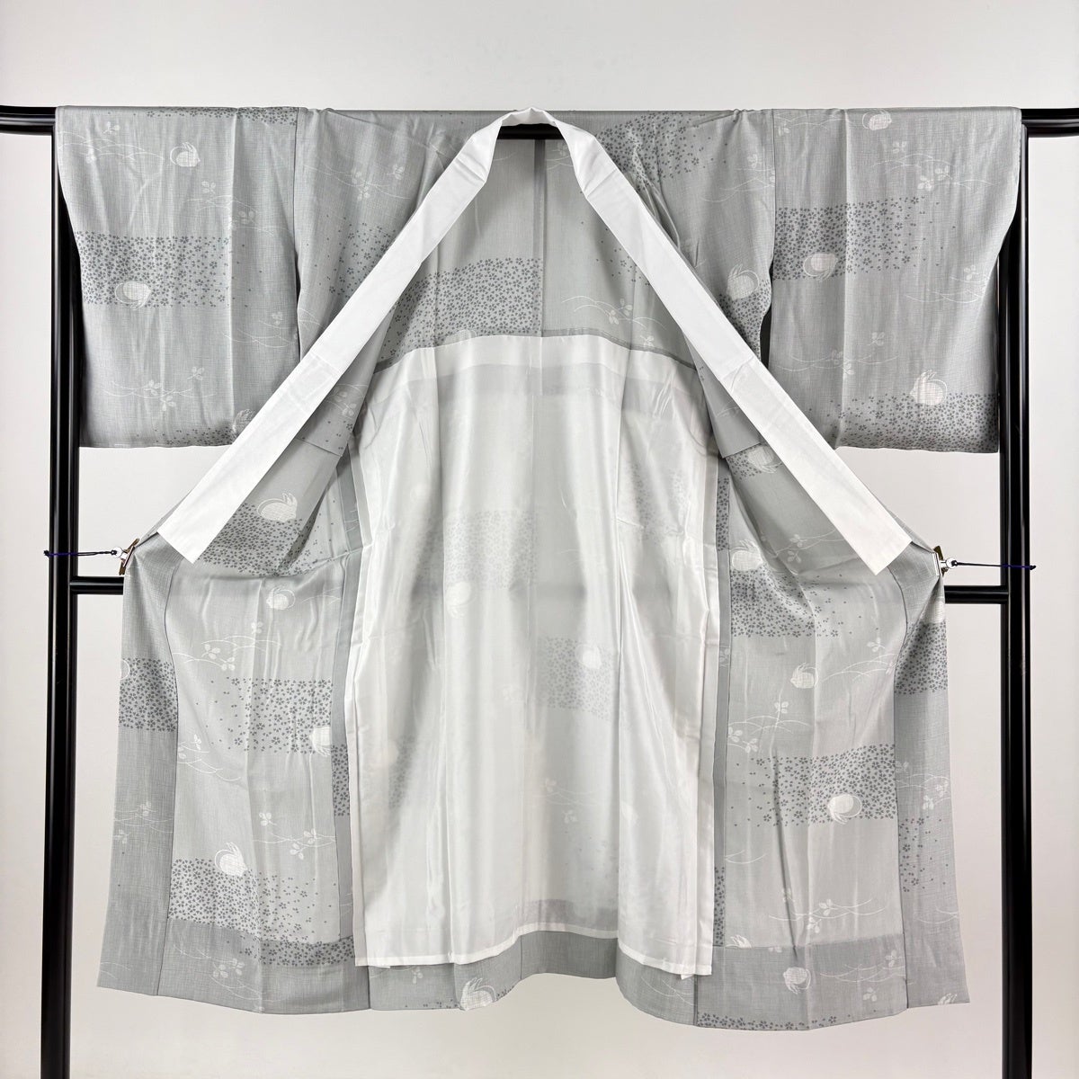 美品】 長襦袢 身丈125cm 裄丈64cm M うさぎ 桜 灰色 正絹 秀品｜中古