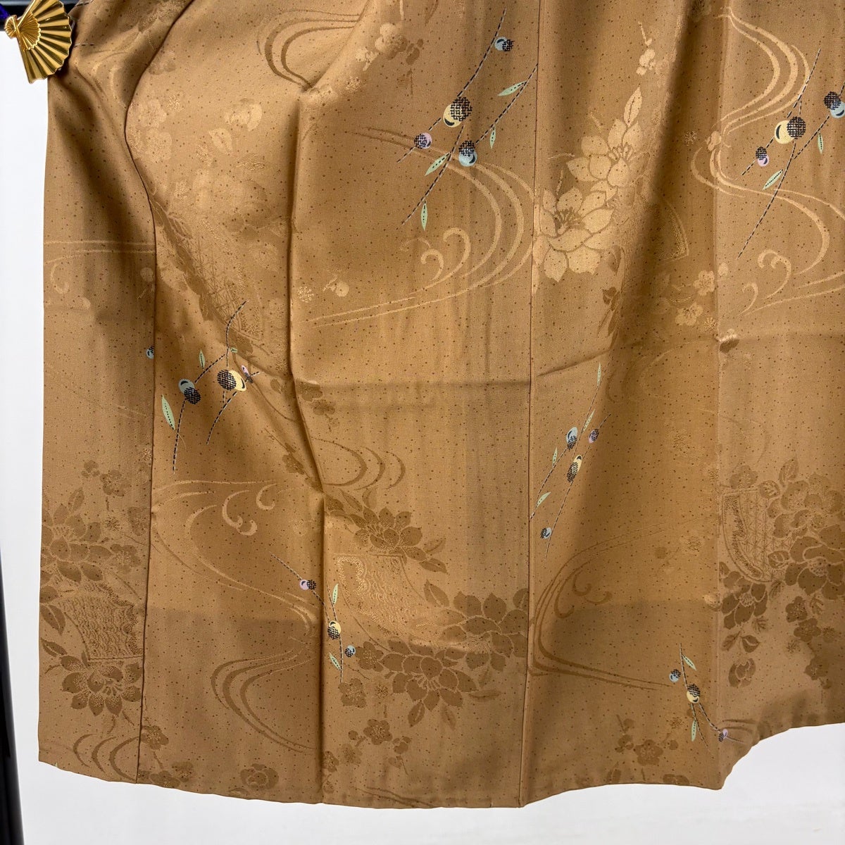長襦袢 身丈124cm 裄丈65cm M 葉と実 地紋 黄土色 正絹 秀品｜中古