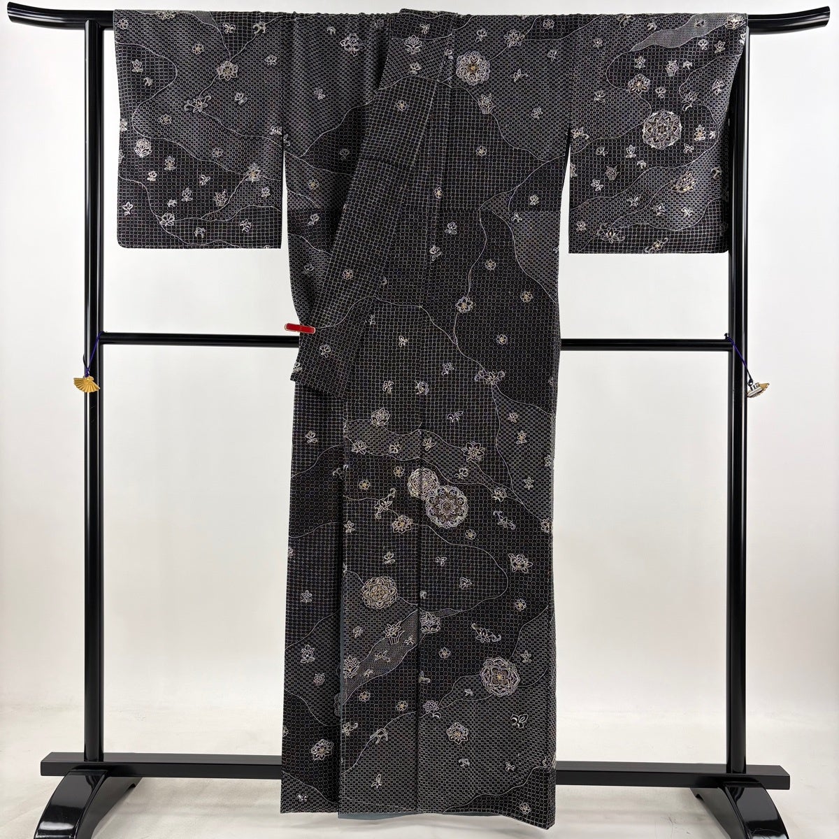 美品】 訪問着 身丈162cm 裄丈67.5cm L 袷 華文 草花 金糸 刺繍 黒