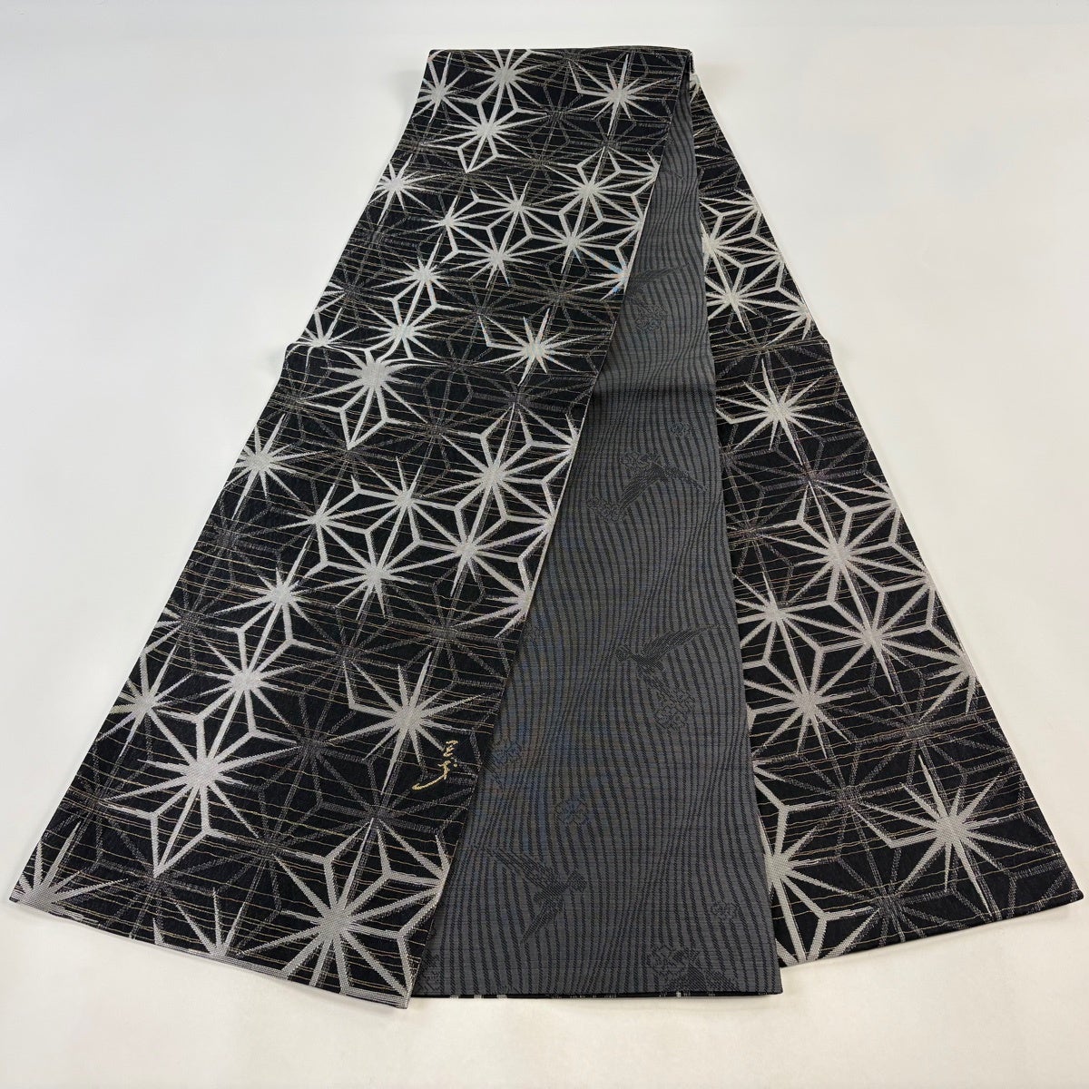 美品】 袋帯 逸品 斉藤三才 落款あり 麻の葉 金銀糸 黒 全通 正絹