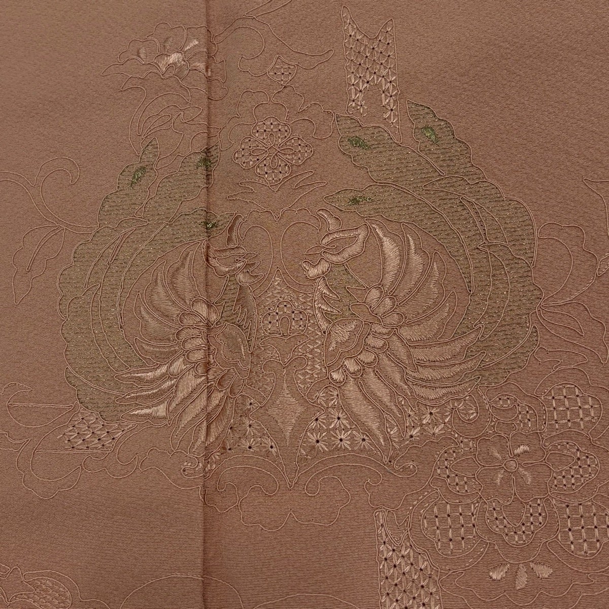 「縁」148ｃｍ～154ｃｍ 紋意匠 絞り 刺繍 金彩染 訪問着 正絹 Ｆ０２７ 京の染匠】 特選本手加工紋意匠訪問着 「横段花霞文・淡紅藤色」 淡色