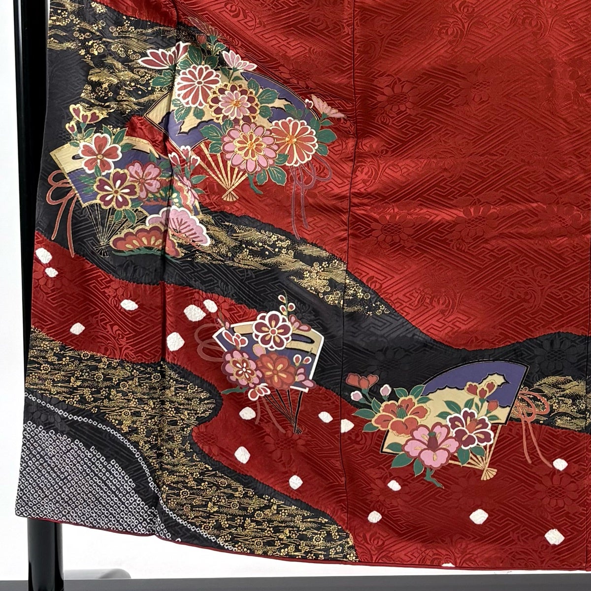 【美品】 振袖 身丈154.5cm 裄丈62cm 正絹 名品 【中古】 30%OFF 振袖 身丈154.5cm 裄丈62cm S 袷 鈴乃屋 扇 菊 金糸 金彩 赤