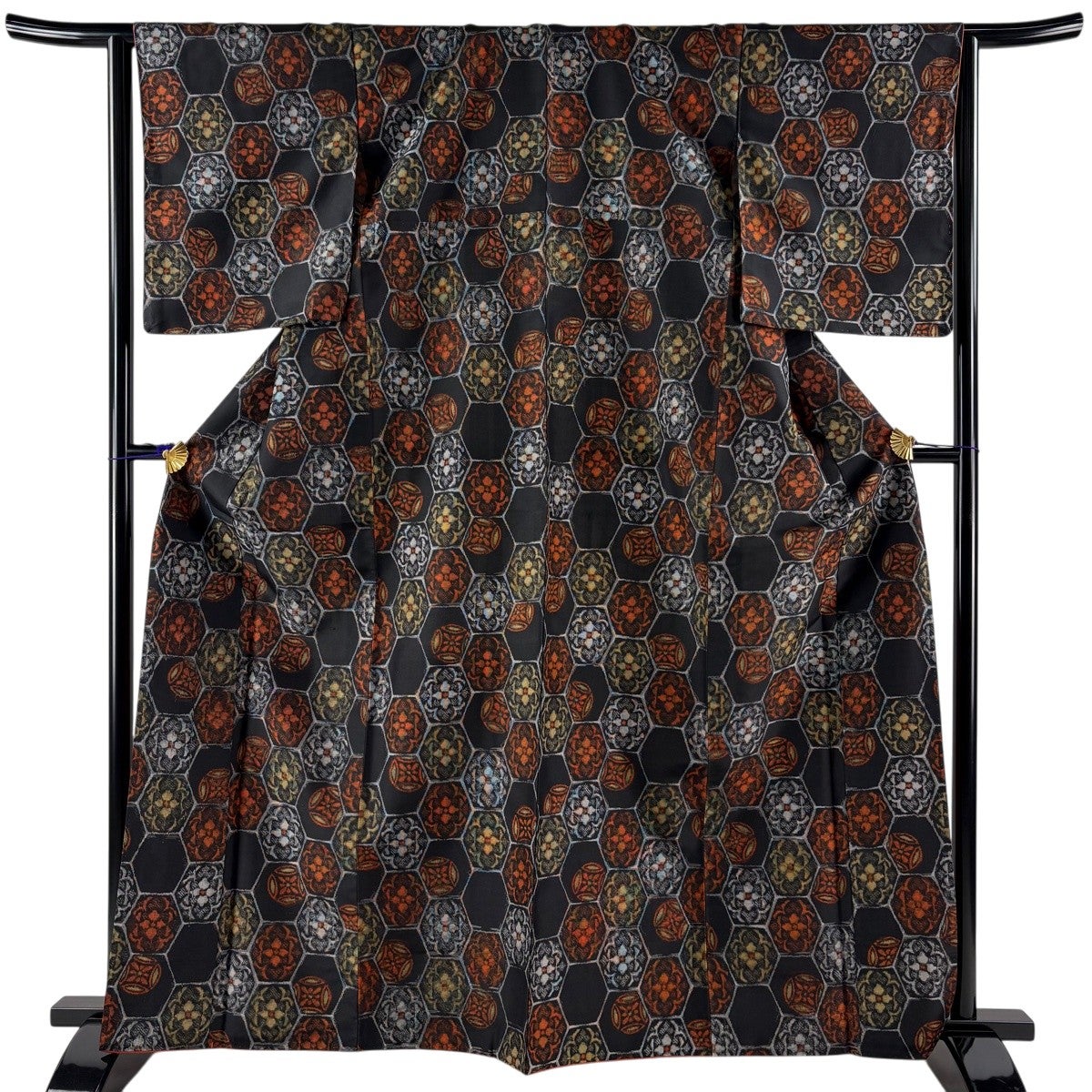 小紋 身丈156.5cm 裄丈65.5cm 正絹 名品 【中古】 小紋 身丈156.5cm 裄丈65cm M 袷 青海波 七宝 総絞り 黒 正絹 秀品