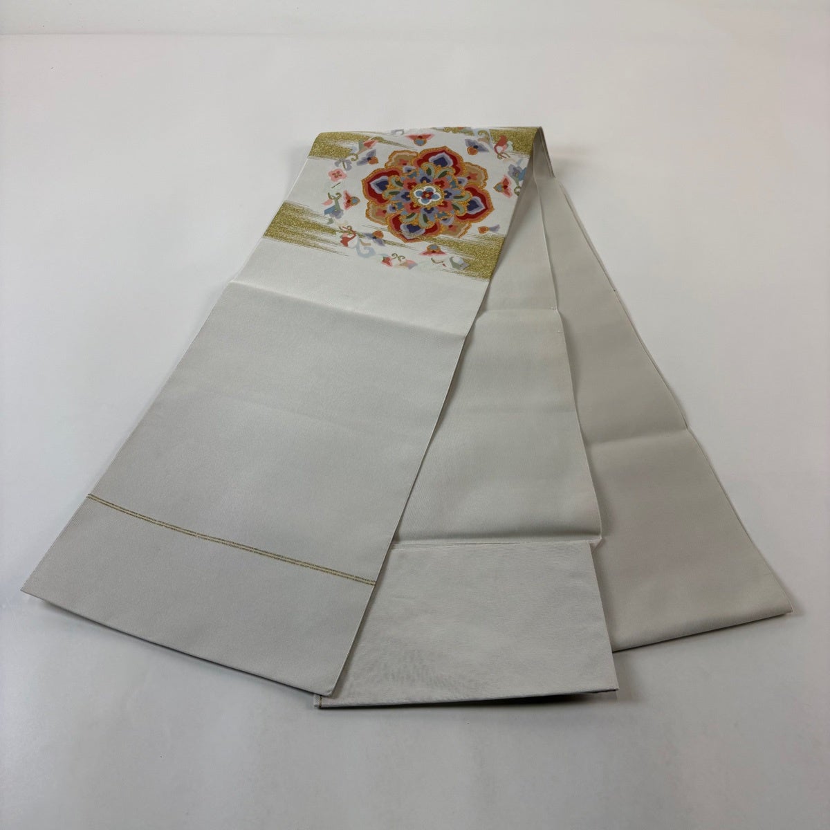 名古屋帯 秀品 八寸名古屋帯 松葉仕立て 華文 花唐草 金糸 灰白 正絹