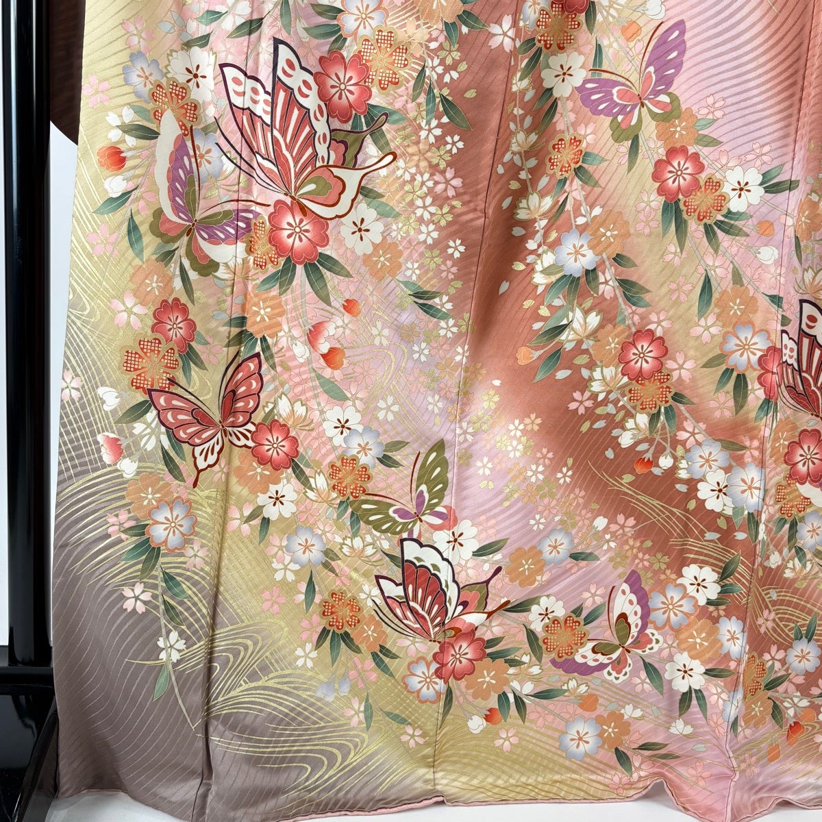 振袖 身丈169cm 裄丈66.5cm M 袷 桜 蝶 金彩 ぼかし ピンクベージュ