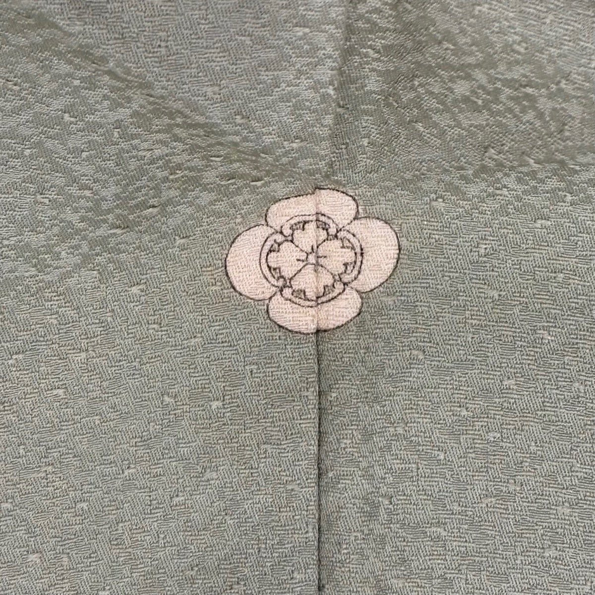 付下げ 身丈157cm 裄丈62cm S 袷 巻物 草花 金糸 刺繍 よもぎ色 正絹