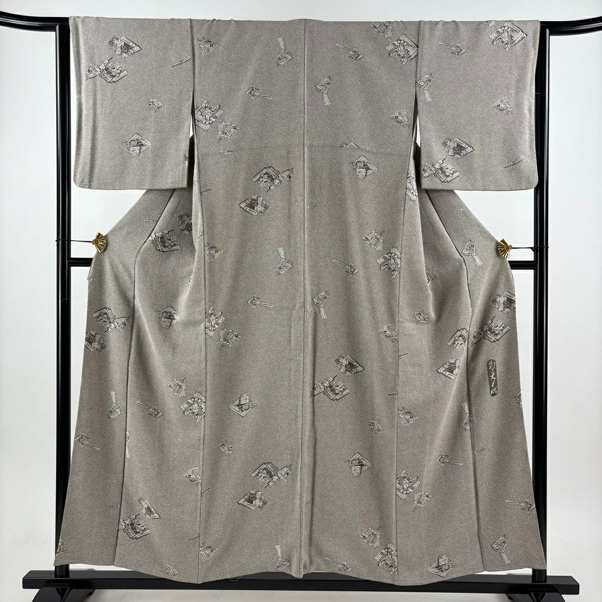 小紋 身丈154cm 裄丈65cm 正絹 秀品 【中古】 小紋 身丈154cm 裄丈65.5cm M 袷 彩ノ天目織 霜鳥忍 落款あり 玩具 扇