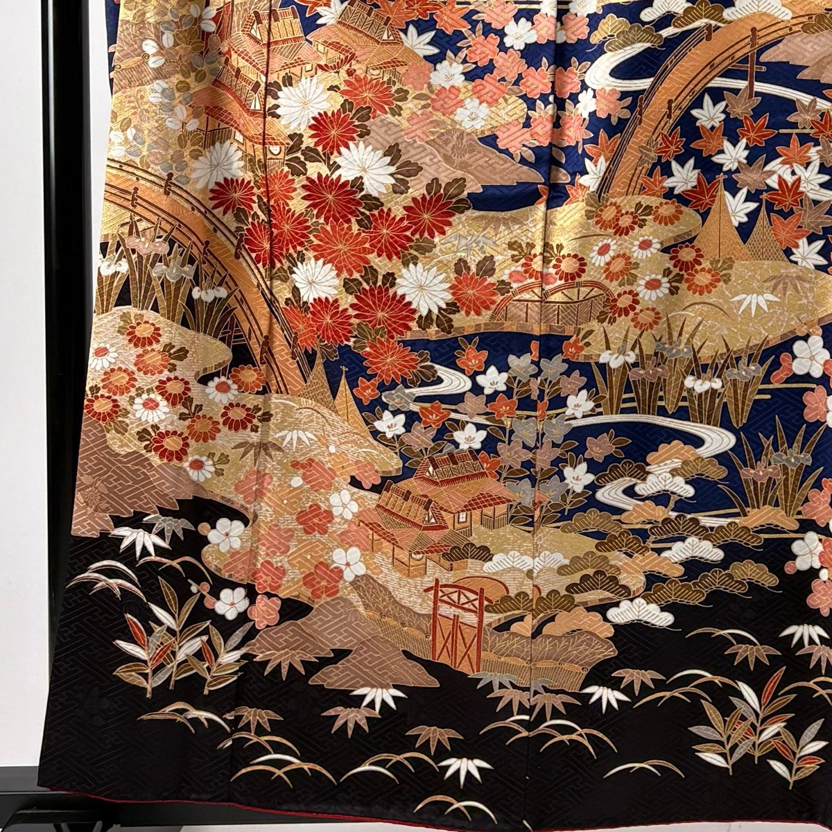 【美品】振袖　緑　正絹　金彩　牡丹　身丈161cm裄65.5cm 美品】 振袖 身丈161cm 裄丈67cm M 袷 家屋 草花 金彩 紺色 正絹 秀品