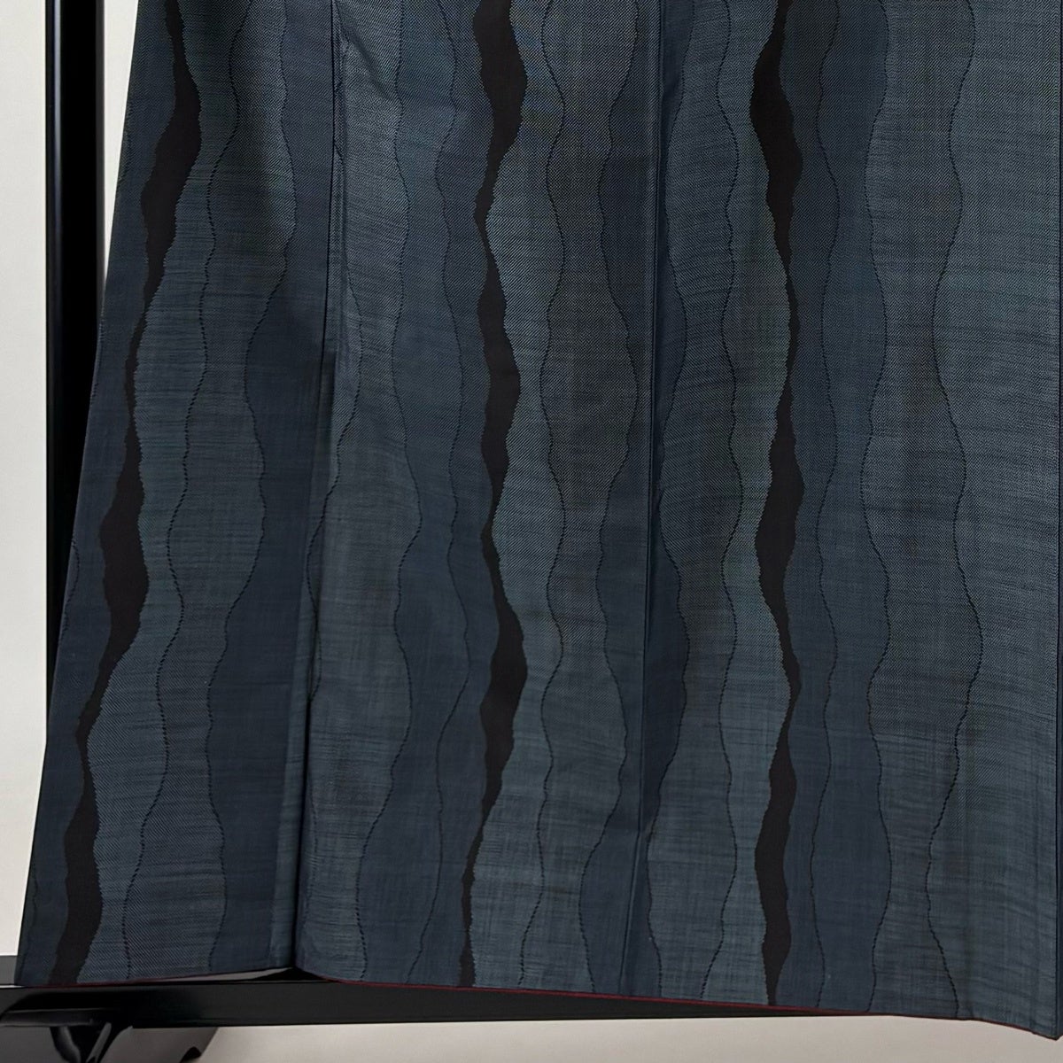 美品】 大島紬 身丈160cm 裄丈63cm S 袷 証紙あり よろけ縞 青灰色