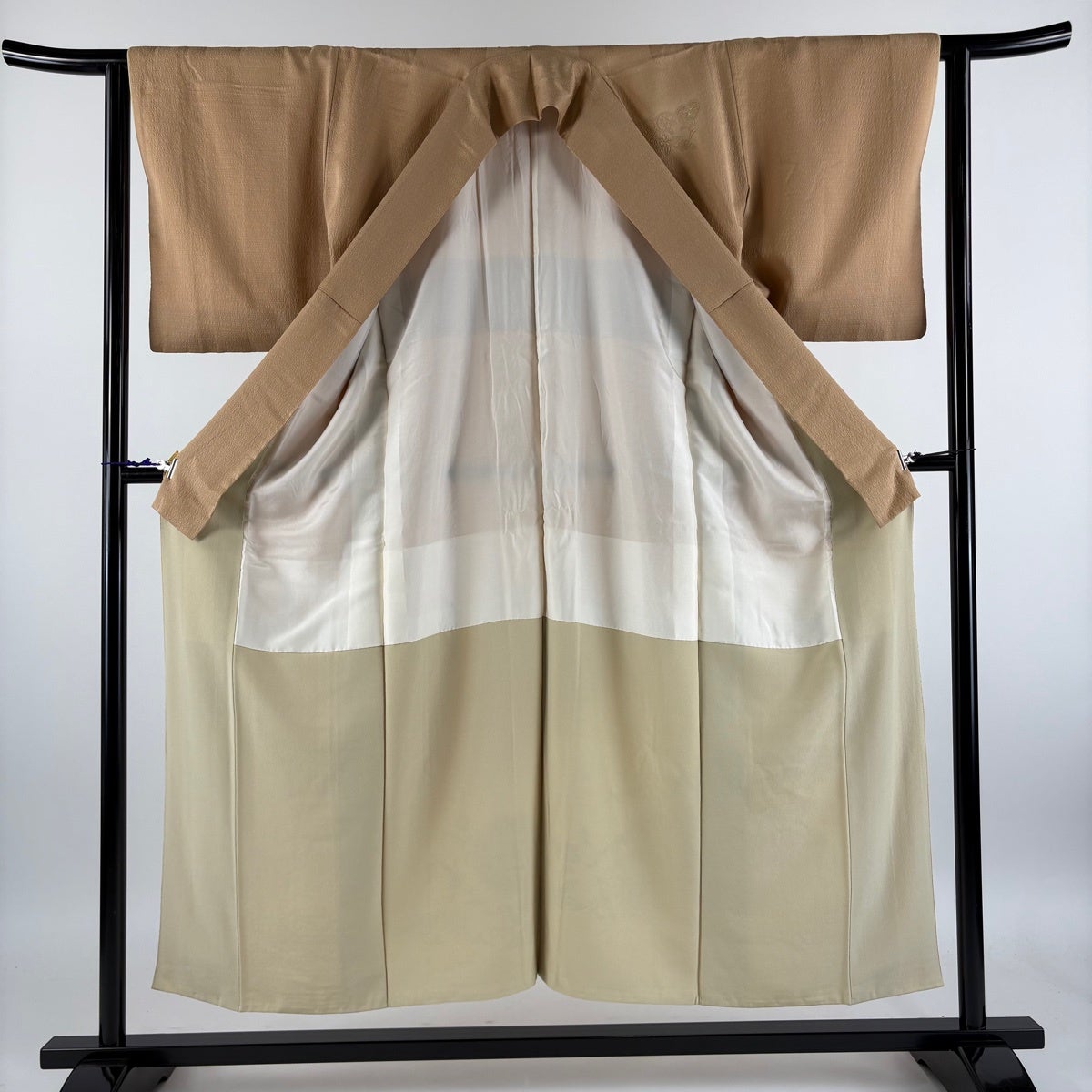 付下げ 身丈151.5cm 裄丈62cm 正絹 名品 【中古】 付下げ 身丈151.5cm 裄丈62.5cm S 袷 華文 鳥 刺繍 ぼかし 薄茶色 正絹