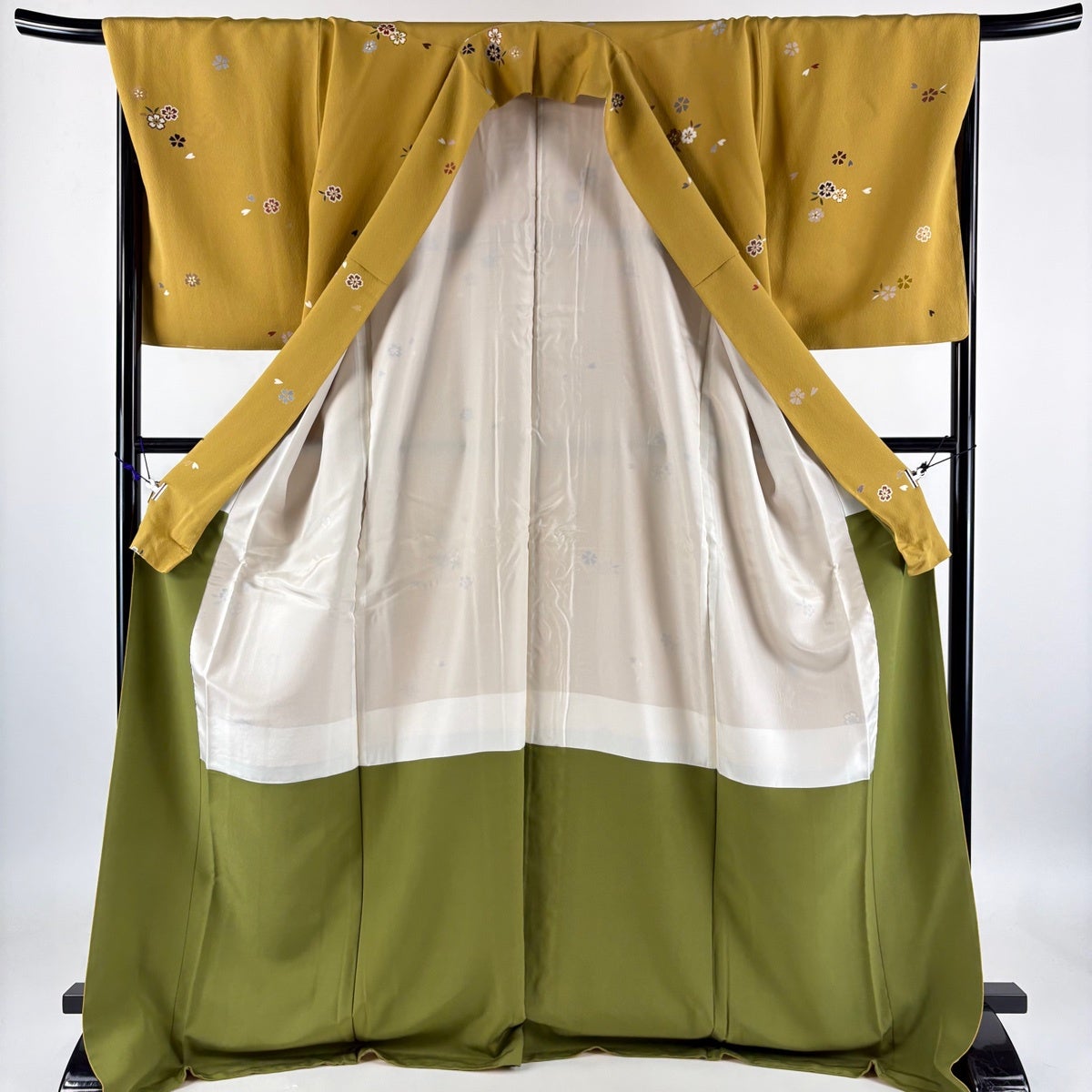 美品】小紋 身丈175.5cm 裄丈67.5cm L 袷 桜 花びら 金彩 からし色