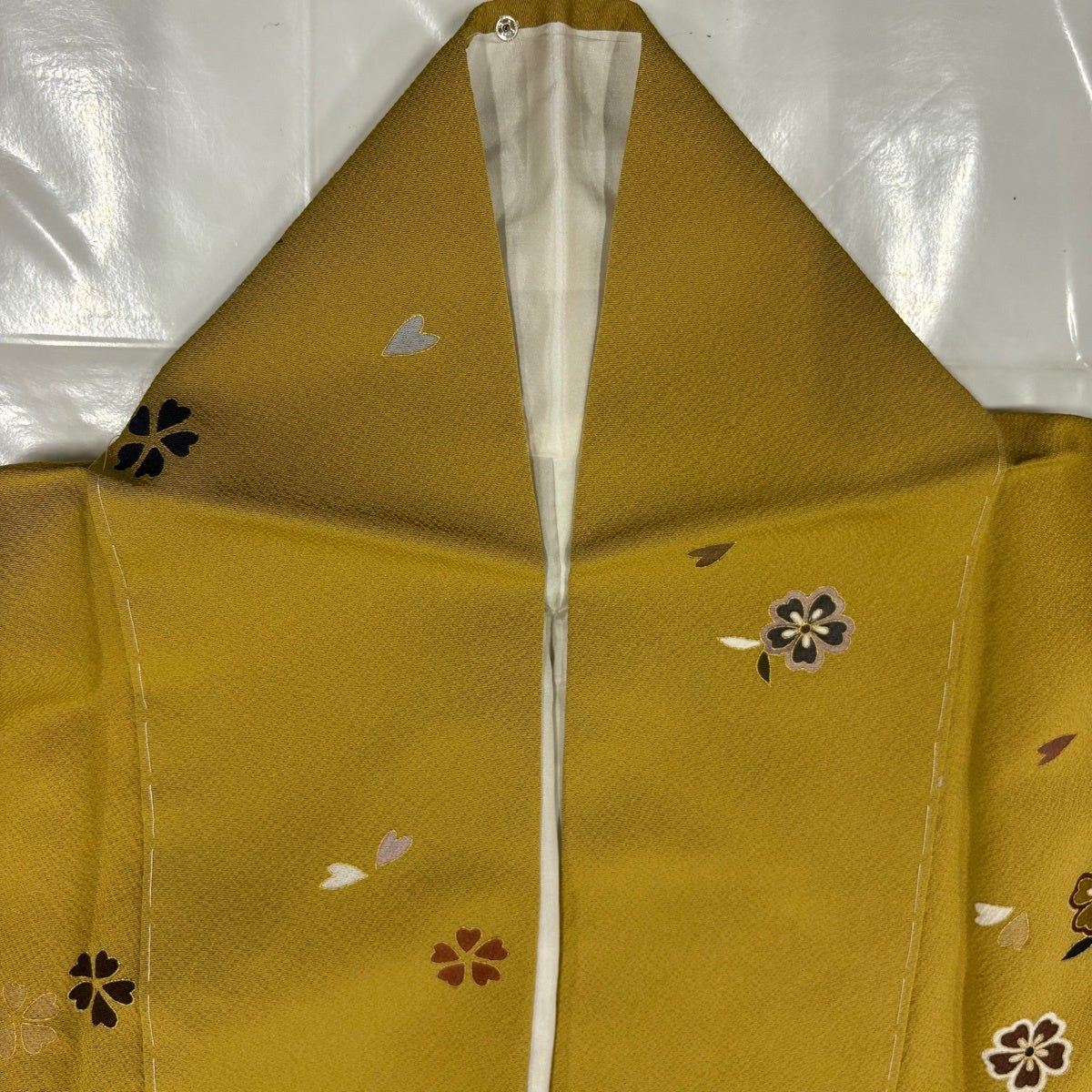 美品】小紋 身丈175.5cm 裄丈67.5cm L 袷 桜 花びら 金彩 からし色