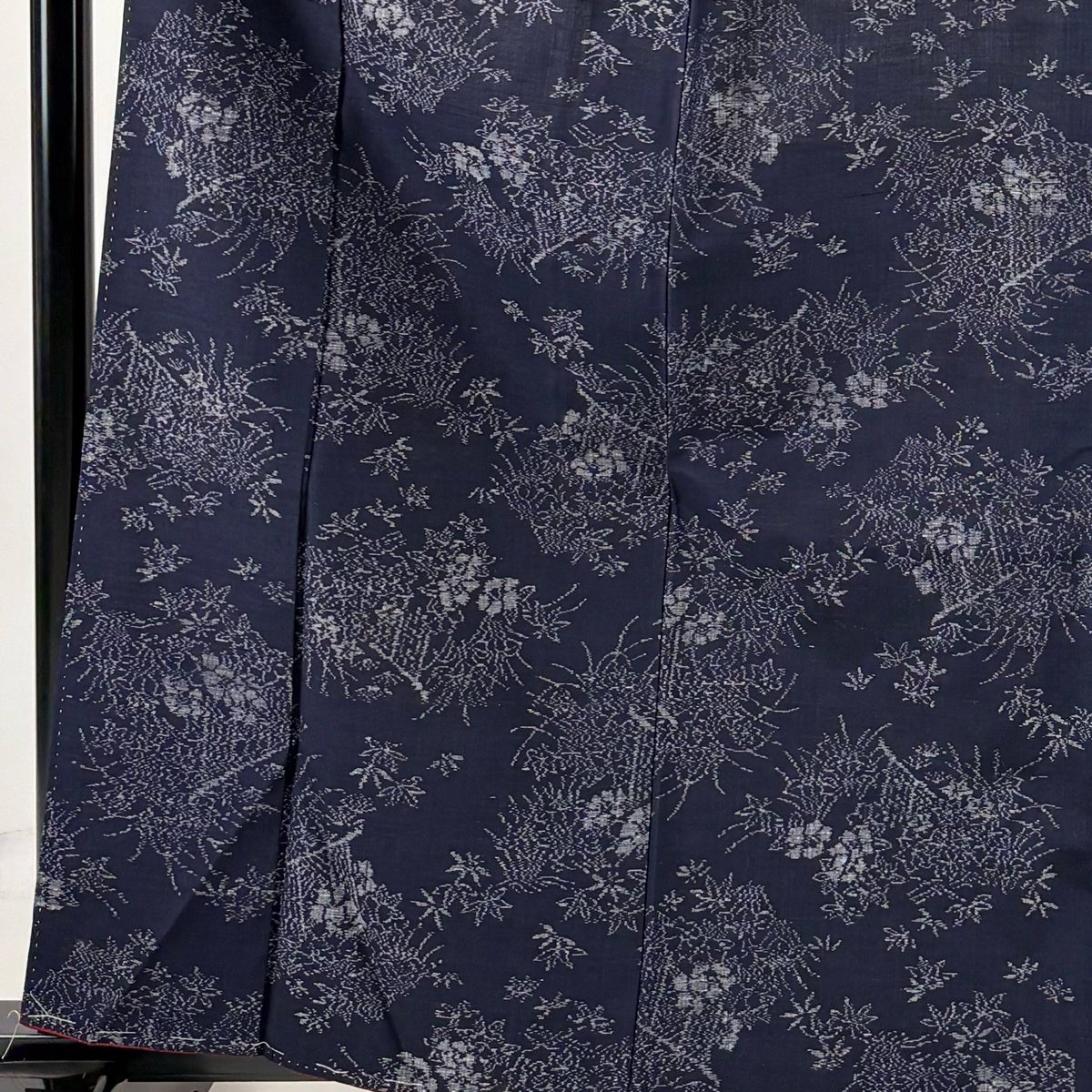 紬 身丈162.5cm 裄丈62.5cm S 袷 証紙あり 草花 垣根 紺色 正絹 名品