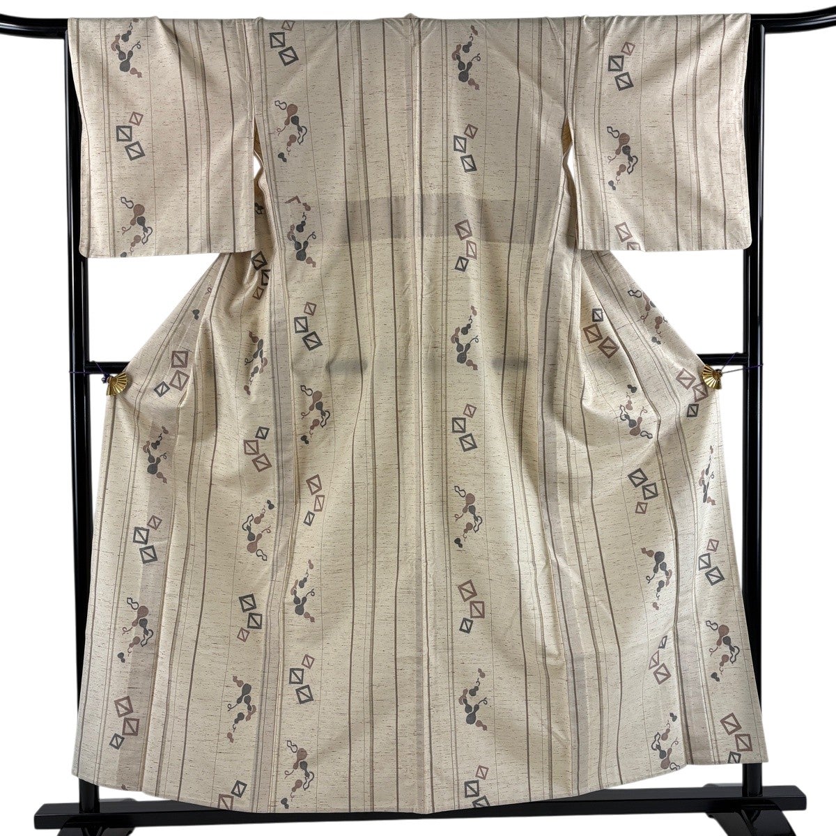 未使用　紬単衣（縦筋のような）裄64 正絹美品 美品】 紬 身丈156.5cm 裄丈64cm M 単衣 瓢箪 縞 ベージュ 正絹 名品