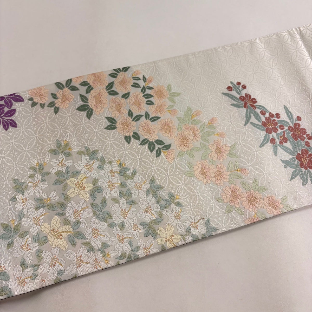 逸品 明綴れ 正絹袋帯 格調高く蜀江華文様 宝相華唐花 お太鼓柄 単衣から袷まで 逸品 明綴れ 正絹袋帯 格調高く蜀江華文様 宝相華唐花 お太鼓柄