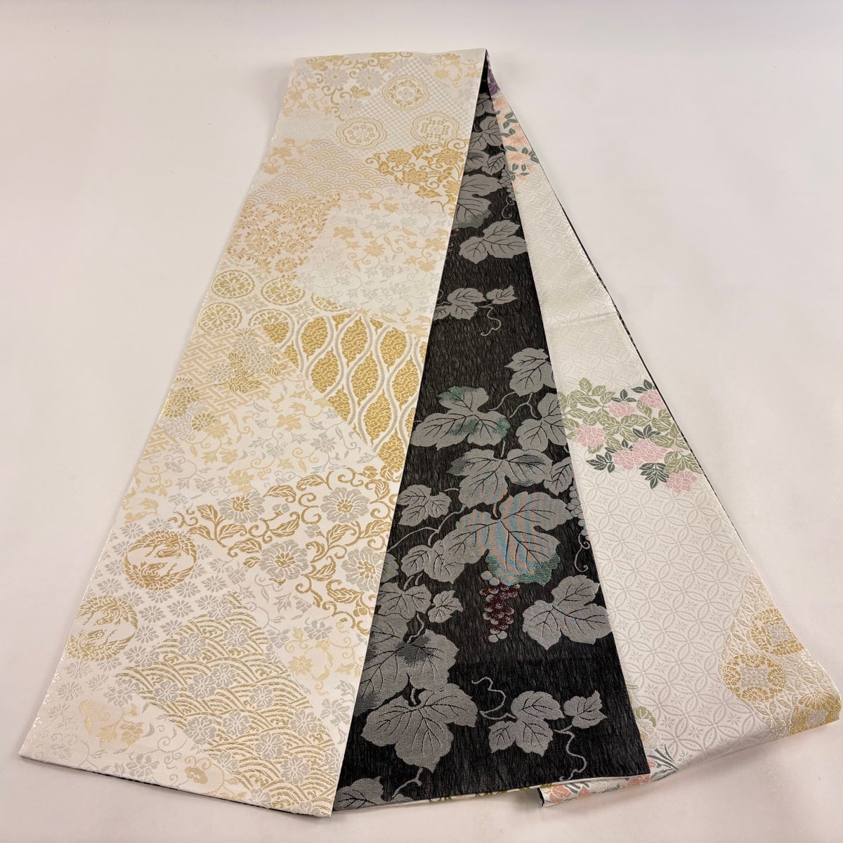逸品 明綴れ 正絹袋帯 格調高く蜀江華文様 宝相華唐花 お太鼓柄 単衣