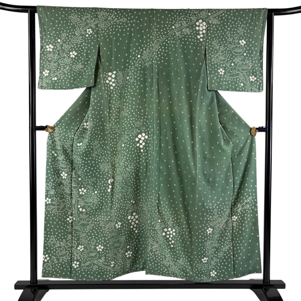 訪問着 総絞り くすんだ黄緑 草色 枝花 刺繍 身丈159cm 裄丈64cm 訪問着 身丈153cm 裄丈64cm M 袷 草花 絞り 薄緑 正絹 秀品｜中古