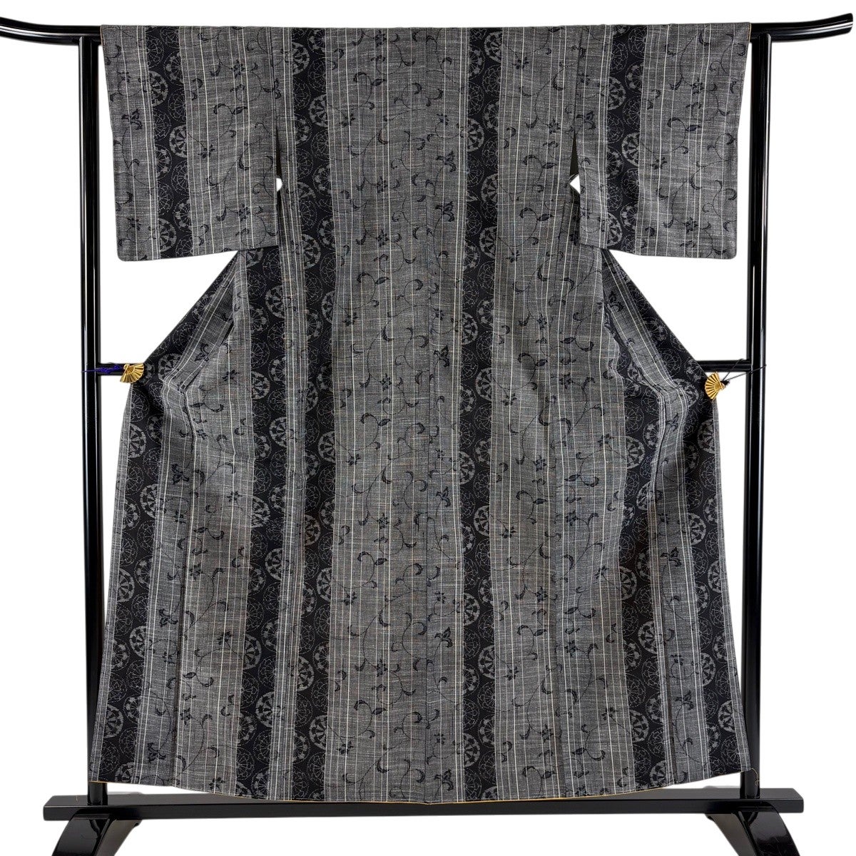 美品】 紬 身丈156.5cm 裄丈62.5cm S 袷 小千谷紬 証紙あり 花唐草