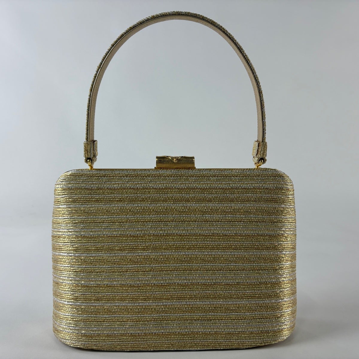 美品 帯地使用 銀糸 和装用バッグ 30%OFF 【美品】和装バッグ 優品 フォーマル 縞 金銀糸 金色 和装小物