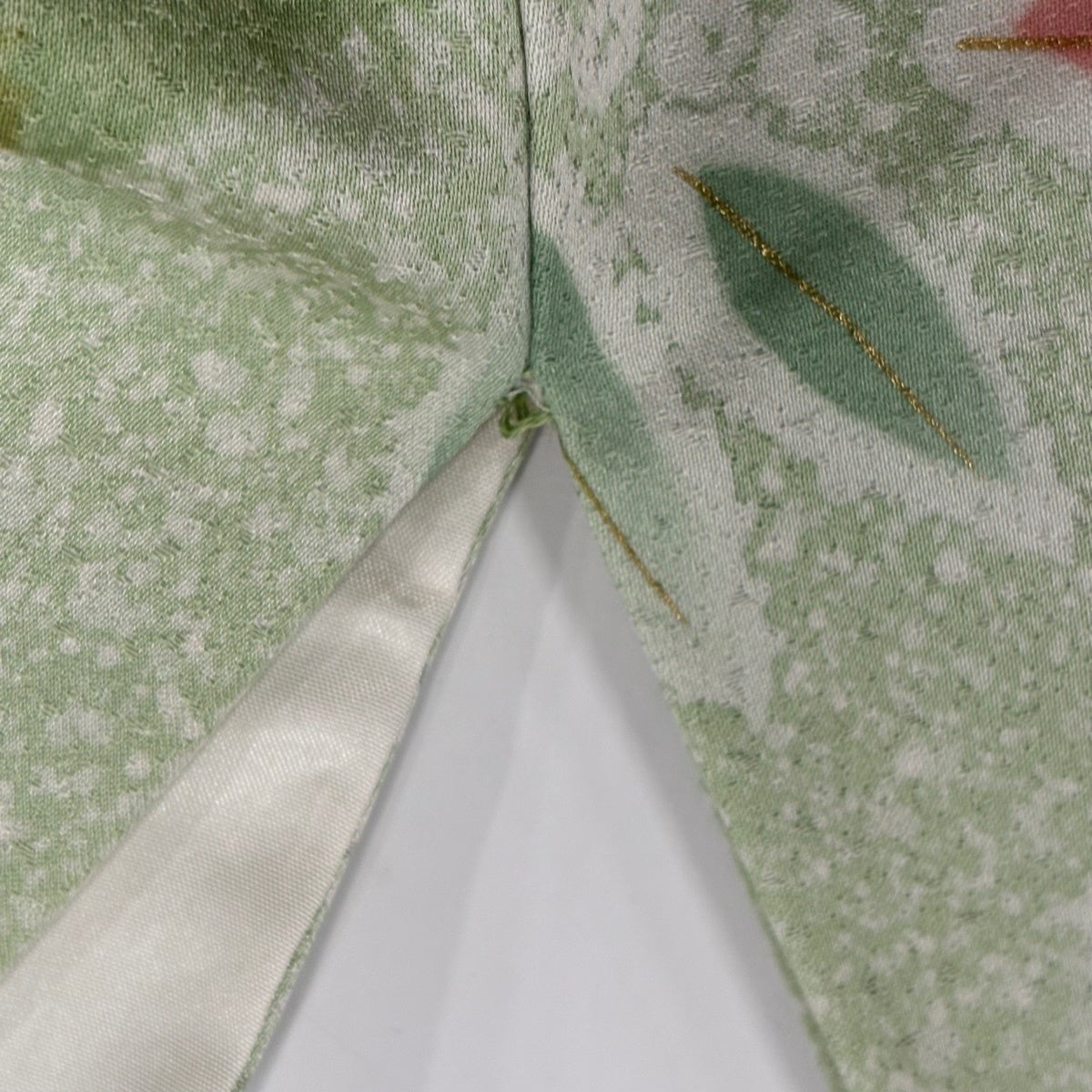 訪問着 身丈157cm 裄丈65.5cm M 袷 草花 雪輪 金彩 染め分け 薄緑 正絹