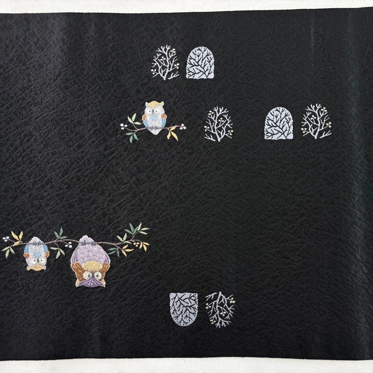 美品】 袋帯 逸品 森のつどい ふくろう 止まり木 黒 お太鼓柄 正絹