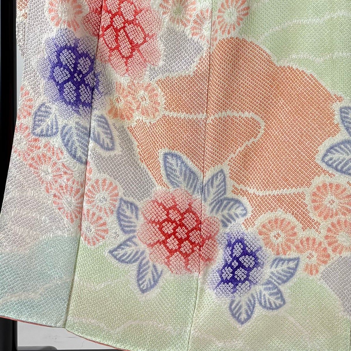 30%OFF 振袖 身丈153.5cm 裄丈61.5cm S 袷 草花 雲文 絞り 朱色 正絹