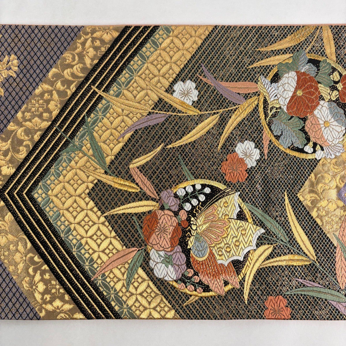 30%OFF 【美品】 袋帯 秀品 花丸文 蝶 唐織 箔 黒 六通 正絹 K30｜中古