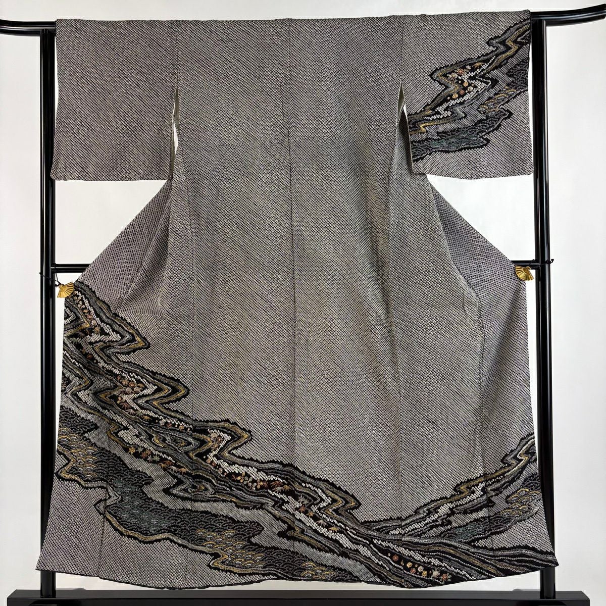 美品】 訪問着 身丈154cm 裄丈62cm S 袷 落款あり 草花 絞り 金銀彩 灰