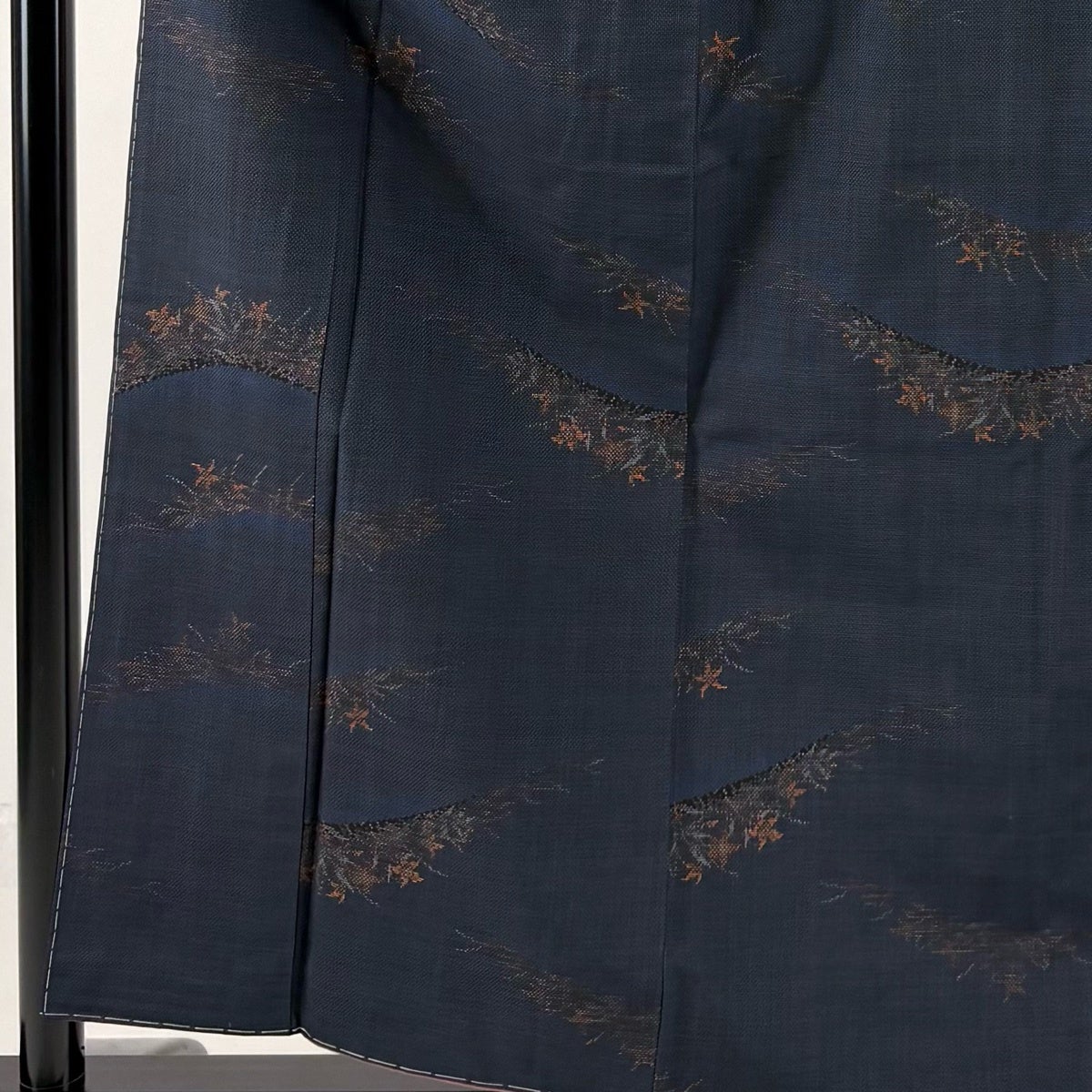 美品】 大島紬 身丈157.5cm 裄丈63cm S 袷 純泥染 証紙あり 草花 紺色