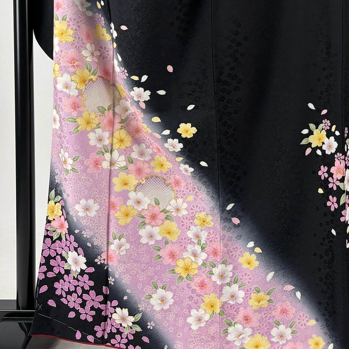 振袖 身丈161cm 裄丈64.5cm M 袷 鈴乃屋 雪輪 桜 金彩 ぼかし 黒 正絹