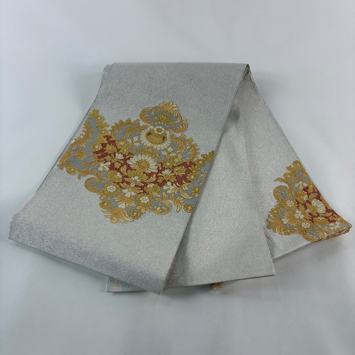美品】 袋帯 秀品 綴れ 草花 螺鈿箔 金銀糸 銀色 お太鼓柄 正絹｜中古