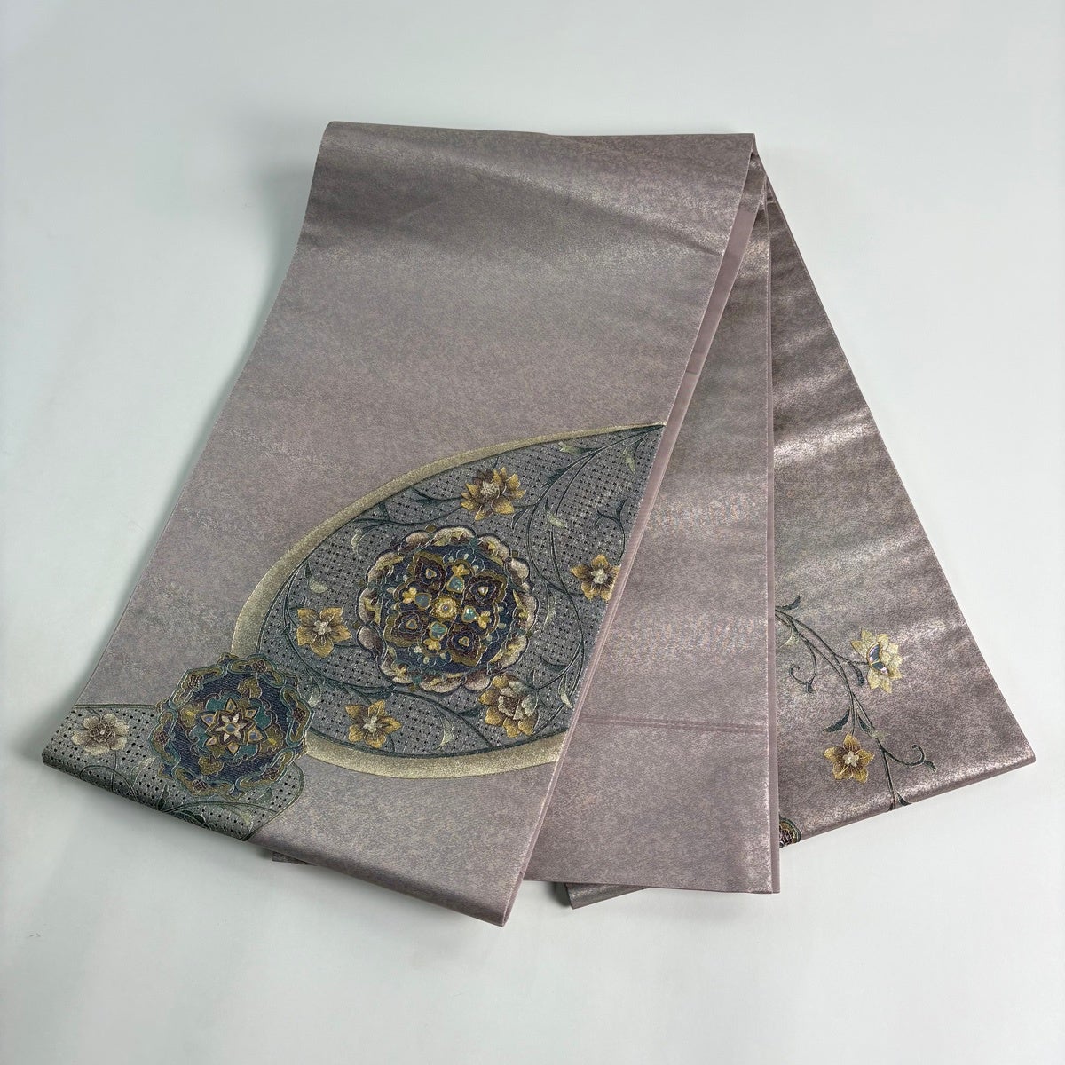 美品】 袋帯 名品 華文 草花 螺鈿 金銀彩 灰紫 お太鼓柄 正絹｜中古