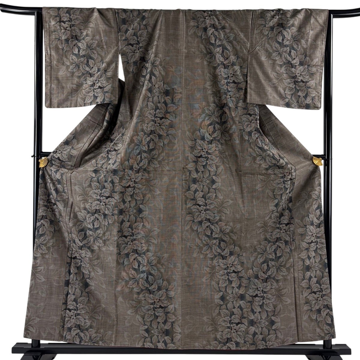 【美品】 紬 身丈159cm 裄丈63.5cm 正絹 秀品 【中古】 美品】 大島紬 身丈159cm 裄丈66cm M 袷 純泥 証紙あり 枝花 焦茶色