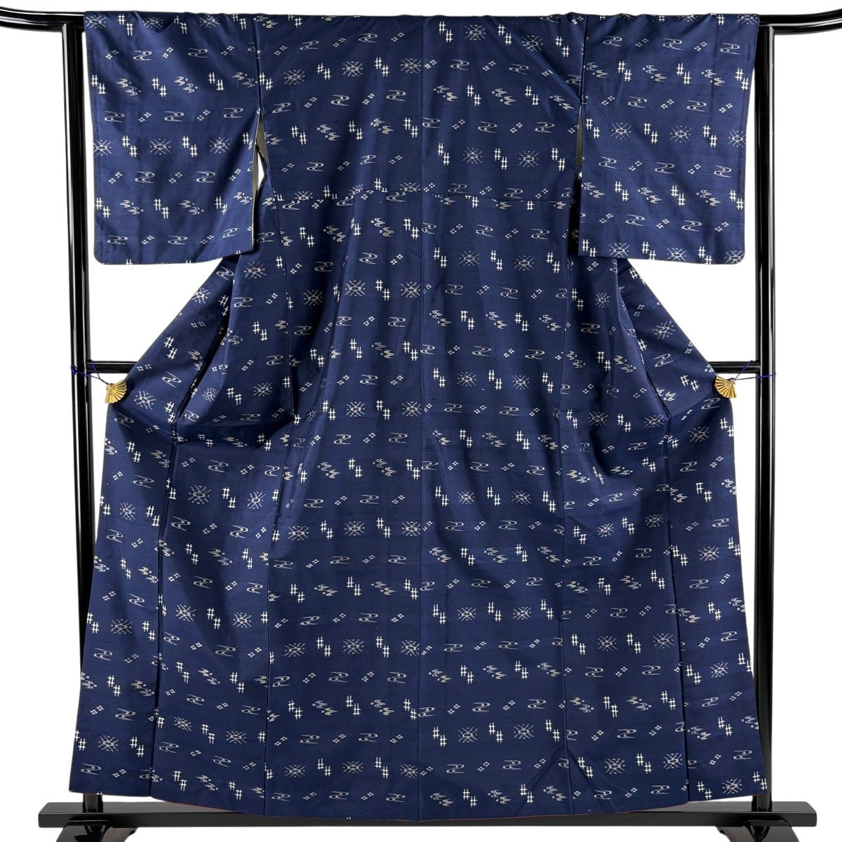 美品】 紬 身丈158.5cm 裄丈64.5cm M 袷 燕 流水 紺色 正絹 秀品｜中古